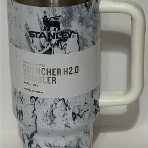 Stanley Quencher H2.0 Tumbler with Black and White Marble